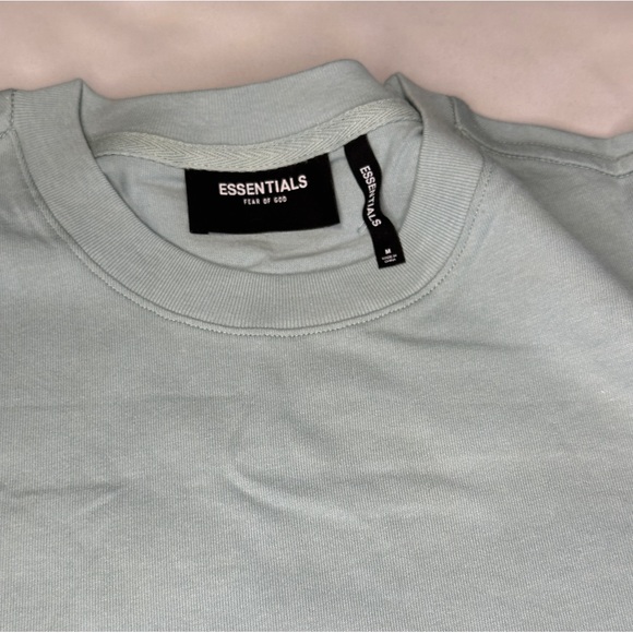 NEW Essentials Fear of God Tshirt Medium - Picture 3 of 5